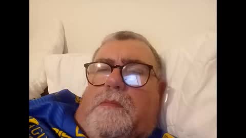 Snapshot of twohats2810 chatting on 12.20.25 twohats2810 online show from 12.20.25