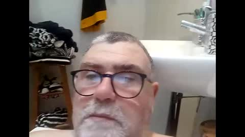 Snapshot of twohats2810 chatting on 01.09.26 twohats2810 online show from 01.09.26