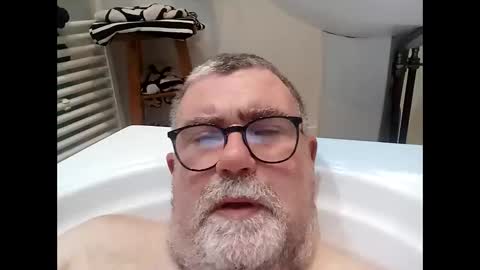 Snapshot of twohats2810 chatting on 01.15.26 twohats2810 online show from 01.15.26