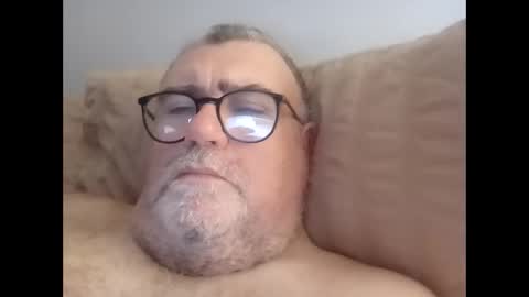 Snapshot of twohats2810 chatting on 02.04.26 twohats2810 online show from 02.04.26