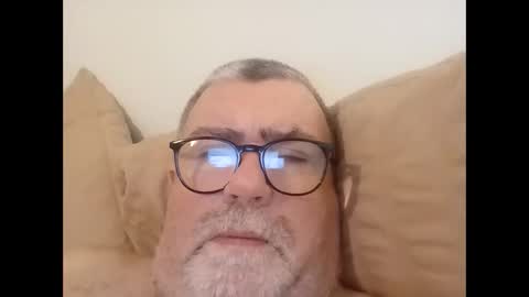 Snapshot of twohats2810 chatting on 02.05.26 twohats2810 online show from 02.05.26