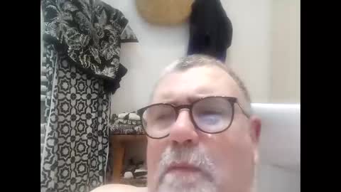 Snapshot of twohats2810 chatting on 02.08.26 twohats2810 online show from 02.08.26