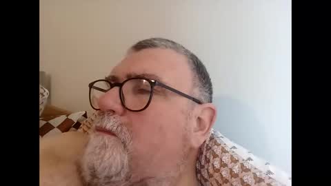 Snapshot of twohats2810 chatting on 02.14.26 twohats2810 online show from 02.14.26