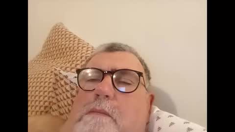 Snapshot of twohats2810 chatting on 02.20.26 twohats2810 online show from 02.20.26