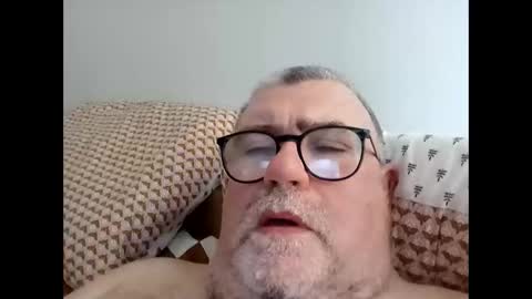 Snapshot of twohats2810 chatting on 02.28.26 twohats2810 online show from 02.28.26