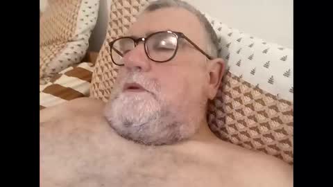 Snapshot of twohats2810 chatting on 03.10.26 twohats2810 online show from 03.10.26