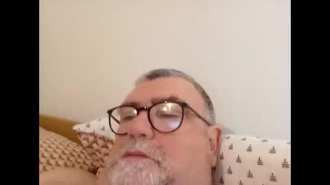 Snapshot of twohats2810 chatting on 03.12.26 twohats2810 online show from 03.12.26