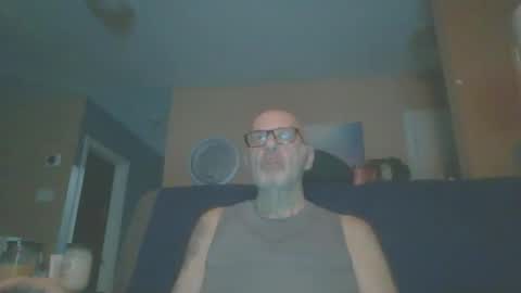 Snapshot of twstone chatting on 12.08.24 twstone online show from 12.08.24