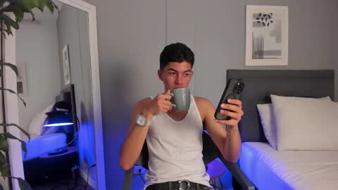 Tyler Fox online show from 10.12.25