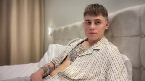 Snapshot of tyler_garrner chatting on 09.10.25 tyler_garrner online show from 09.10.25