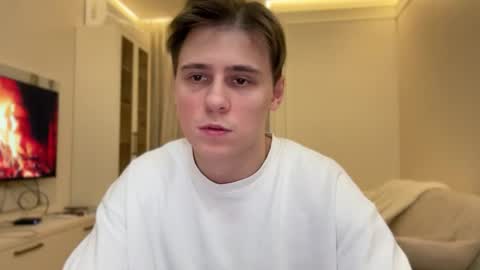 Snapshot of tyler_garrner chatting on 10.29.25 tyler_garrner online show from 10.29.25