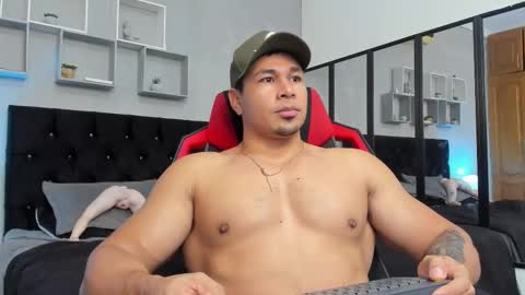 tyler_hank1 online show from 02.17.26