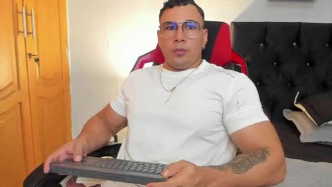 Snapshot of tyler_hank1 chatting on 03.30.26 tyler_hank1 online show from 03.30.26