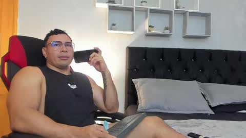 Snapshot of tyler_hank1 chatting on 04.08.26 tyler_hank1 online show from 04.08.26