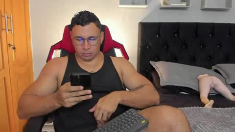 Snapshot of tyler_hank1 chatting on 04.16.26 tyler_hank1 online show from 04.16.26