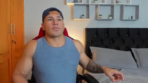tyler_hank1 online show from 04.24.26