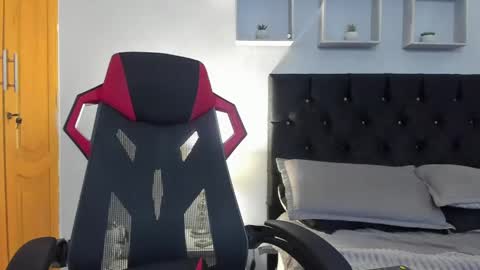 tyler_hank1 online show from 05.22.26