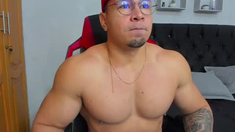 tyler_hank1 online show from 06.25.26
