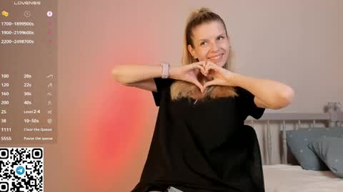 Snapshot of tyty_pupu chatting on 05.19.26 Christine 3 Next broadcast tomorrow at 2100 GMT 5 online show from 05.19.26