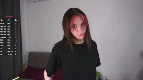 Snapshot of udelaborom chatting on 05.06.26 Lili online show from 05.06.26