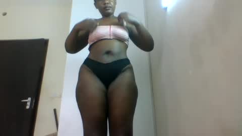 Snapshot of ugandan_quin chatting on 01.18.25 ugandan_quin online show from 01.18.25