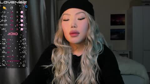 Snapshot of uko_sa chatting on 12.19.24 uko sa online show from 12.19.24