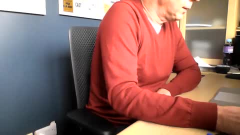 Snapshot of ukshowall chatting on 09.24.25 mark online show from 09.24.25