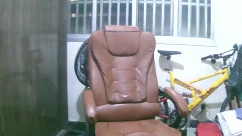 Snapshot of ulmo_br chatting on 10.25.25 ulmo_br online show from 10.25.25