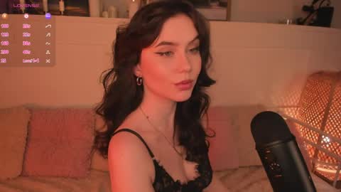 Una  online show from 04.11.26