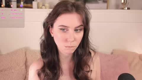 Una  online show from 05.08.26