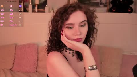 Snapshot of una_medisson chatting on 06.12.26 Una online show from 06.12.26