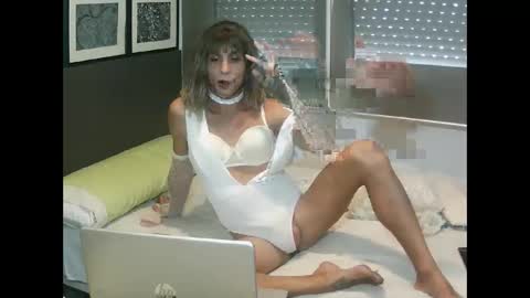 Snapshot of unadiosa chatting on 09.15.25 unadiosa online show from 09.15.25