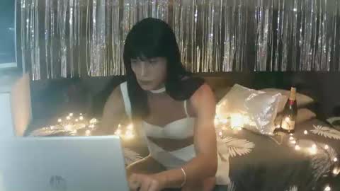 Snapshot of unadiosa chatting on 09.16.25 unadiosa online show from 09.16.25