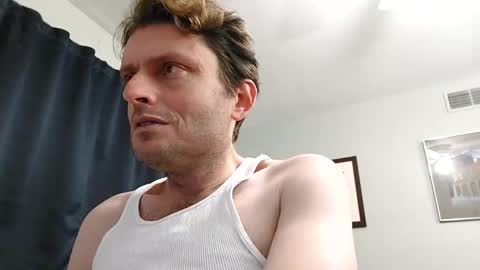 Snapshot of undress_me_ chatting on 12.30.24 undress me online show from 12.30.24