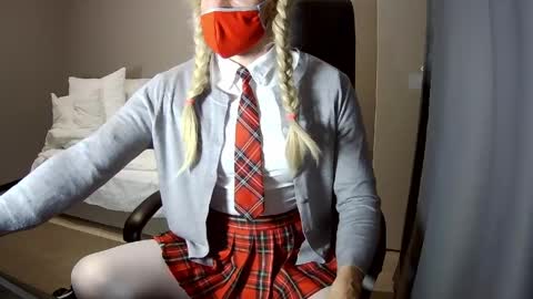Snapshot of unicum2009 chatting on 04.27.26 Mylittlecute online show from 04.27.26