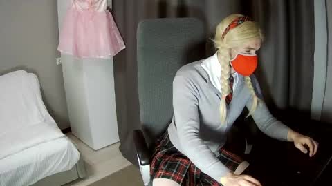 Snapshot of unicum2009 chatting on 04.28.26 Mylittlecute online show from 04.28.26