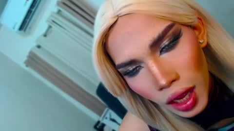 Miss Andrea online show from 04.07.26