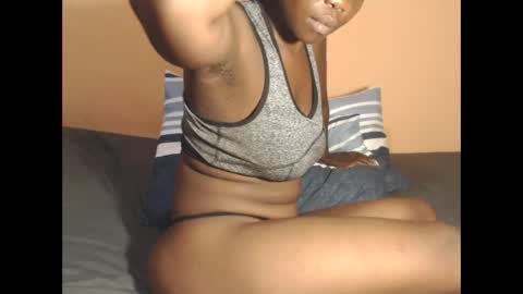 Snapshot of uniquebony chatting on 02.13.25 UNIQUEBONY online show from 02.13.25