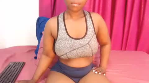 Snapshot of uniquebony chatting on 09.10.25 UNIQUEBONY online show from 09.10.25