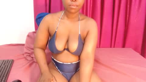 Snapshot of uniquebony chatting on 09.23.25 UNIQUEBONY online show from 09.23.25