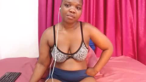 Snapshot of uniquebony chatting on 11.22.25 UNIQUEBONY online show from 11.22.25