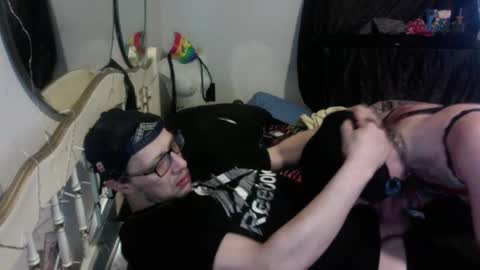 Snapshot of universalhologram chatting on 11.16.25 DnB online show from 11.16.25