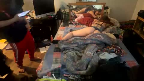 Snapshot of universalhologram chatting on 01.17.26 DnB online show from 01.17.26