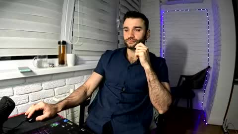 Snapshot of unnknow2024 chatting on 04.13.26 SlavaVibes online show from 04.13.26
