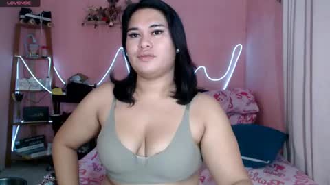 Snapshot of ur_baby_rebbecca chatting on 07.19.26 SINGLE online show from 07.19.26