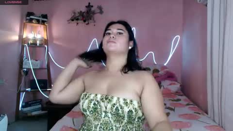 Snapshot of ur_baby_rebbecca chatting on 07.30.26 SINGLE online show from 07.30.26