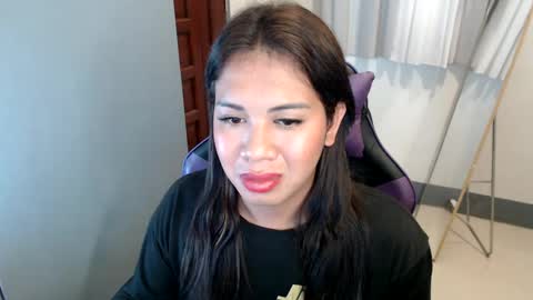 Snapshot of ur_cutiesthotasianxx chatting on 01.11.25 Vee online show from 01.11.25