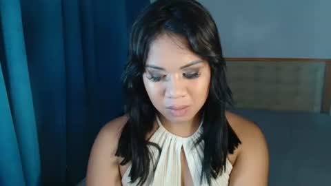 Snapshot of ur_cutiesthotasianxx chatting on 10.04.25 Vee online show from 10.04.25
