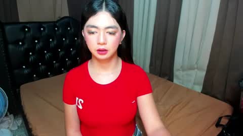 Snapshot of ur_girl_dwalker chatting on 06.19.26 ur_girl_dwalker online show from 06.19.26