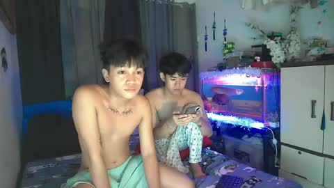 Snapshot of ur_younngtwinkxxx chatting on 05.11.26 Ken online show from 05.11.26